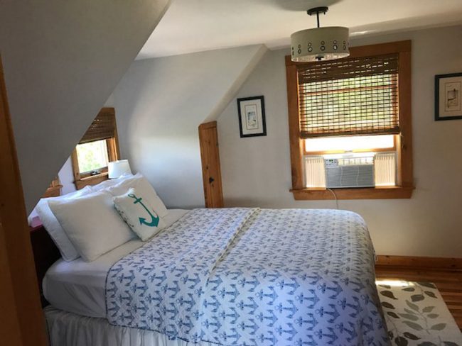 Upper floor queen bedroom